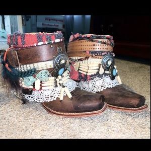 Up-cycled leather boho boots 😍